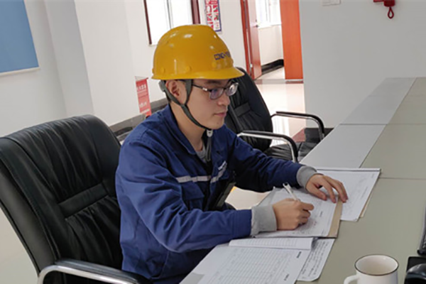 1595473775672358.png 梁蕭照片.png