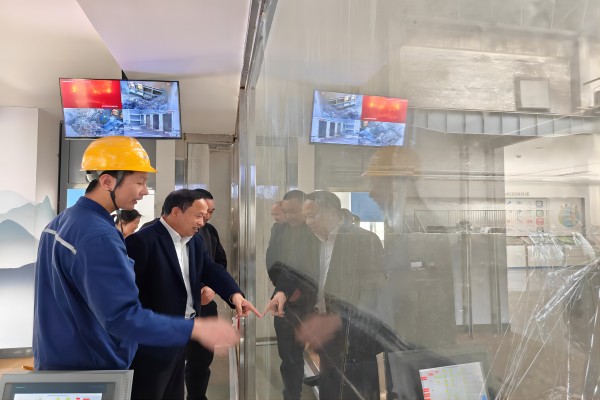 1713358696316007.jpg 德興市組織部部長(zhǎng)江文至德興海創(chuàng)參觀調(diào)研 (3).jpg